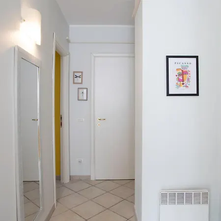 #13 Orange Ac Wifi Balcony 3mins Walk Sea Front *